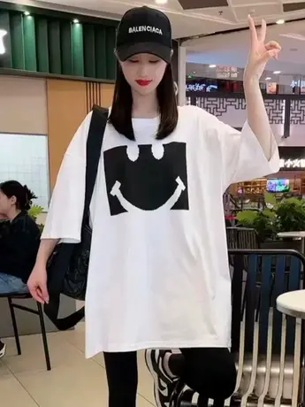 圆领印花方块笑脸大版宽松中长版笑脸喷绘印花短袖体恤女2023夏季商品大图