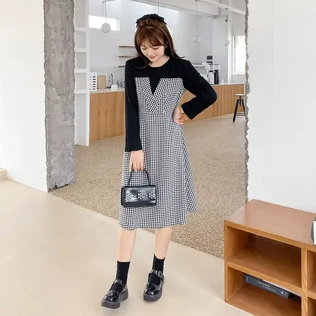 2023年秋季新款法式中长款遮肉显瘦胖MM大码连衣裙格子拼接假两件商品大图