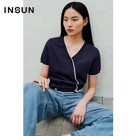 INSUN恩裳专选撞色休闲交叉门襟冰丝针织衫图片