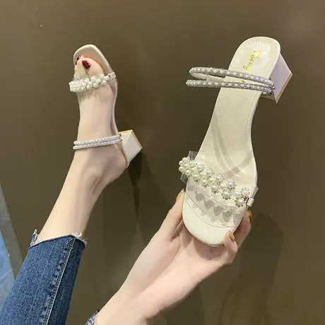 网红仙女风两穿凉鞋女2025年新款一字带珍珠小香风粗跟中跟拖鞋女图片