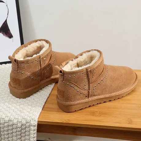 周冬雨同款水钻雪地靴女短筒真皮保暖防滑短靴子加厚平底洋气棉鞋图片