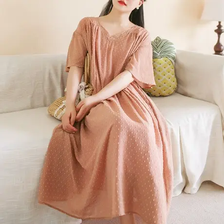 胖妹妹2025夏新品法式V领复古短袖连衣裙大码宽松系带长裙图片