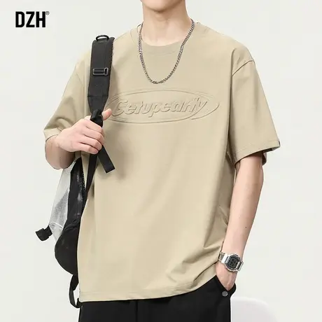 男士字母压花t恤男短袖潮牌百搭圆领夏季男装2023新款卡其色体恤商品大图