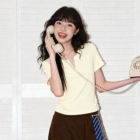 唐狮官方修身短袖t恤女2026新款春夏小v领短款辣妹半袖体恤上衣VC图片