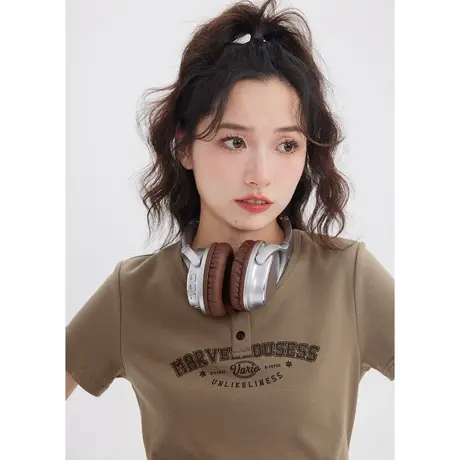 尔给修身正肩半开领t恤短袖女夏季2023年新款小个子修身短款上衣图片