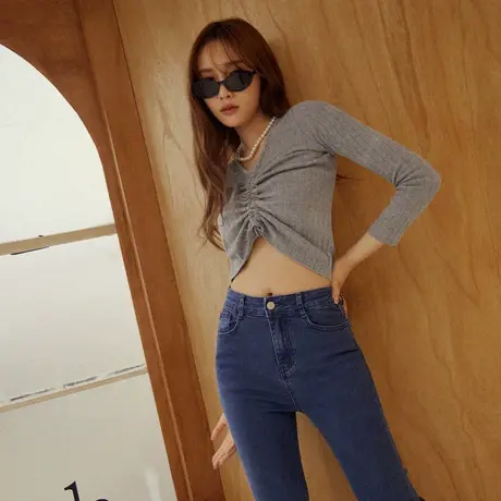 桔熊秋冬季休闲V领抽绳露腰合身坑条衫短款上衣女装大码AB17570图片