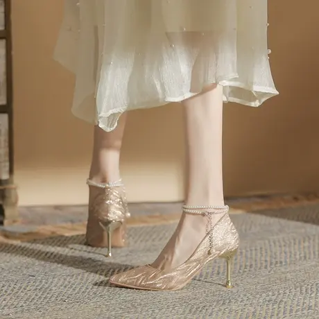 新娘婚鞋女主婚纱珍珠一字扣高级感水晶鞋2024年新款尖头法式单鞋商品大图