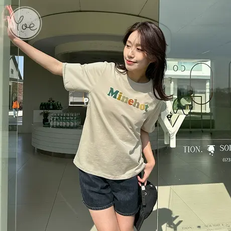 yoe23夏装杏色宽松流行设计感小众复古小个子发泡印短袖t恤女上衣图片