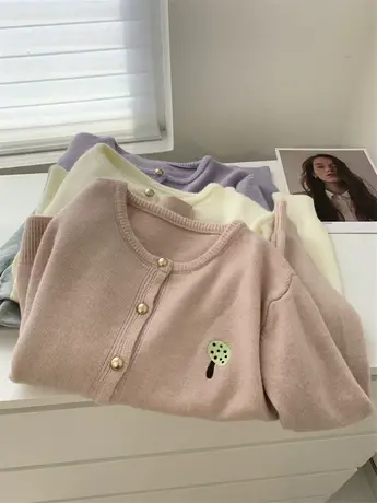 糖果色小蘑菇刺绣金扣圆领针织开衫女秋冬款减龄百搭长袖毛衣外套图片