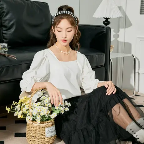 唐狮黑色法式泡泡袖别致上衣女夏短款新款方领衬衫露锁骨半袖图片
