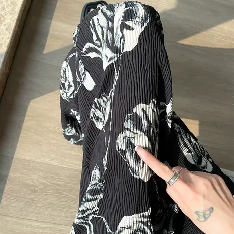 黑色印花冰丝窄版阔腿裤女夏季薄款高腰直筒褶皱垂感休闲风琴裤商品大图