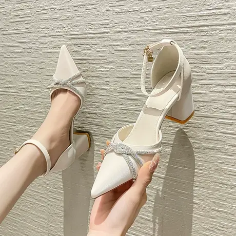 包头凉鞋女粗跟2024年夏季新款仙女风一字扣带尖头水钻中空高跟鞋商品大图