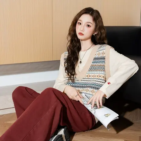 唐狮新款早秋针织马甲V领提花背心灰色毛衣女小众独特毛线衫图片