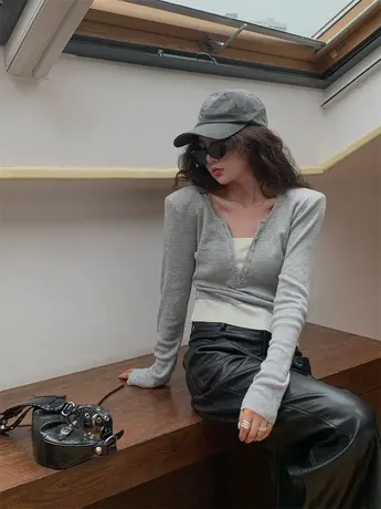 秋季2023新款设计感假两件针织衫女韩版修身显瘦垫肩长袖打底衫商品大图