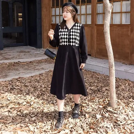 2023年季新款V领气质菱形格拼接长款大码胖妹妹连衣裙显瘦遮肉图片