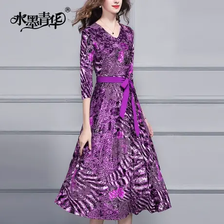 【1件7.9折】冬装新品V领系带显瘦大摆七分袖时尚修身丝绒连衣裙图片