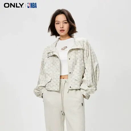 ONLY奥莱春季新款NBA联名款休闲风满印翻领短外套女商品大图