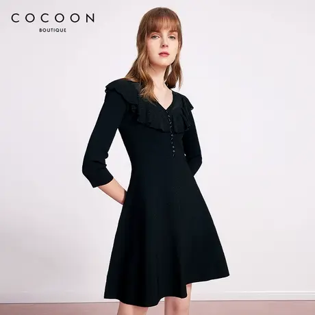 可可尼COCOON可可尼商场同款2024秋新款荷叶边高腰黑色气质连衣裙图片