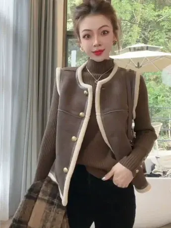 欧货复古皮毛一体羊羔毛金扣马甲女秋冬时尚外穿保暖背心坎肩外套图片