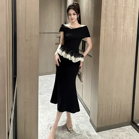 小众设计感短袖一字肩连衣裙2025新款修身显瘦赫本风荷叶边鱼尾裙图片
