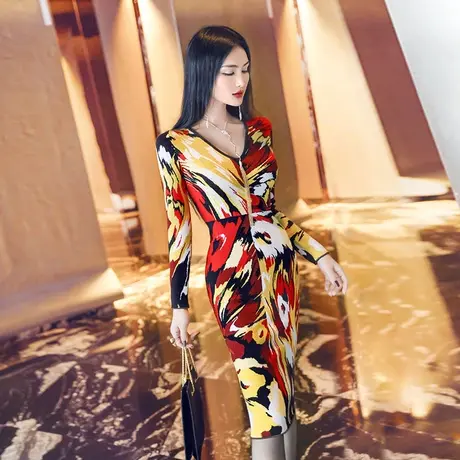 VJE欧美时尚印花V领性感针织裙新款软糯气质内搭打底连衣裙商品大图