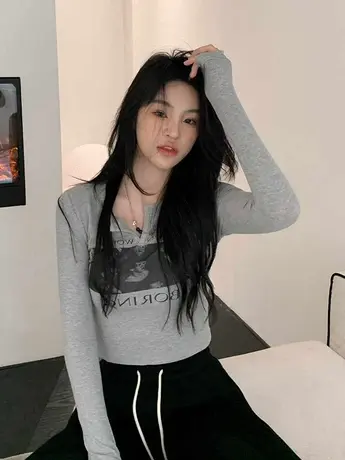 2024年新款v领短款上衣紧身辣妹长袖t恤内搭打底衫女美式甜辣秋季商品大图