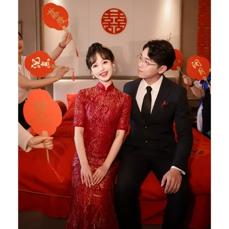 红色蕾丝旗袍敬酒服新娘2023新款高级感修身鱼尾中式订婚礼服回门图片