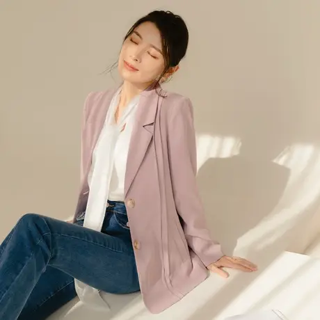 桔熊秋冬季通勤纯色设计压褶翻领垫肩西装外套微胖女大码EA3370图片