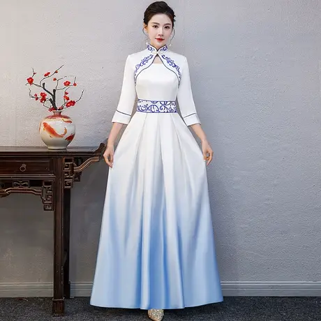 旗袍裙白色绣花礼仪服装颁奖演讲比赛朗诵合唱团演出服主持人礼服图片