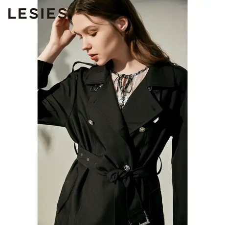 蓝色倾情2022冬季女装 黑色翻领金属双排扣皮绊装饰中长款风衣图片