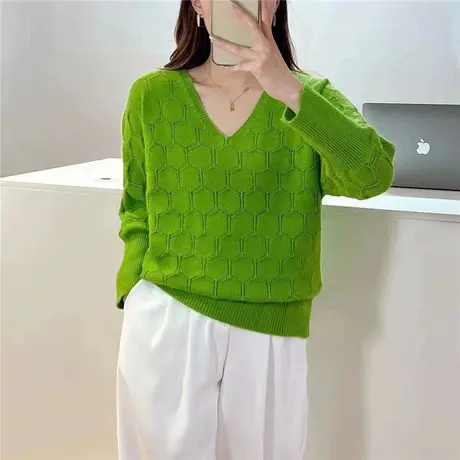 洋气外穿后背系带镂空毛衣女薄款春装上衣宽松V领蝙蝠袖针织衫女图片