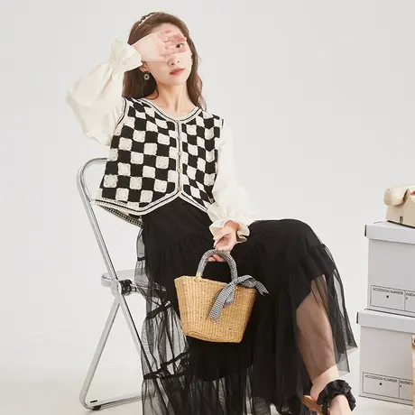 白色长袖衬衫女春夏新款设计感小众棋盘格拼接法式别致小上衣图片