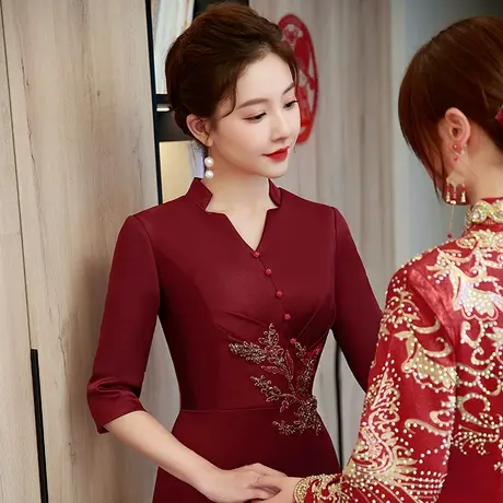 妈妈婚宴装晚礼服秋冬2024新款喜婆婆婚礼年轻优雅气质鱼尾裙洋气图片