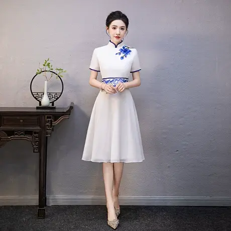 青花瓷大合唱团演出服女短裙2025新款走秀旗袍主持人朗诵表演礼服图片