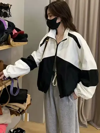 冲锋衣外套女短款2023春秋新款小个子休闲百搭爆款小众棒球服上衣图片