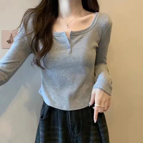 别致纽扣白色t恤女2023秋冬新款韩版修身长袖打底衫短款低领上衣商品大图
