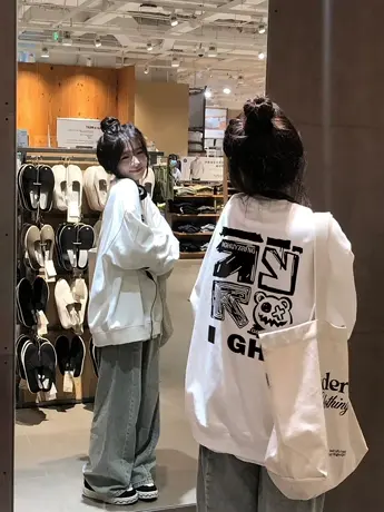 2023春秋薄款美式复古圆领卫衣女小众设计感慵懒风oversize上衣潮商品大图