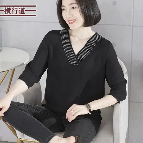 简约休闲V领绣花宽松中袖雪纺衫2023夏季新款女上衣外穿妈妈装图片