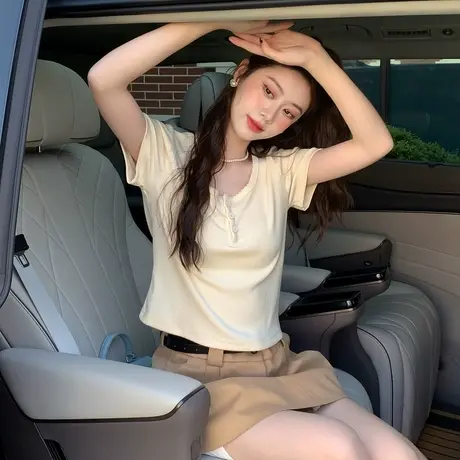 唐狮短袖T恤女2023新款修身内搭短款上衣女打底衫设计感小众12.1商品大图