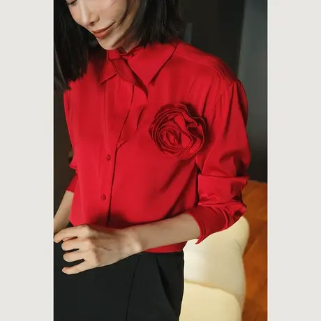 2024春季新款简约设计感立体玫瑰花高级红宽松女士长袖衬衣上衣女图片