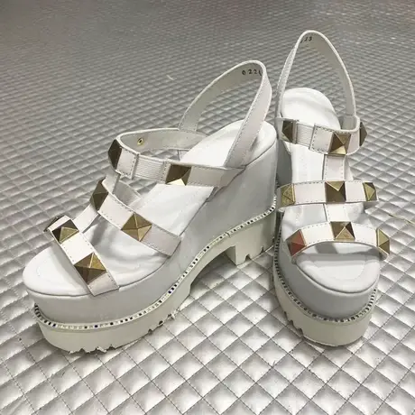 断码鞋厚底坡跟凉鞋女小个子增高罗马鞋12CM铆钉松糕鞋真皮高跟鞋商品大图