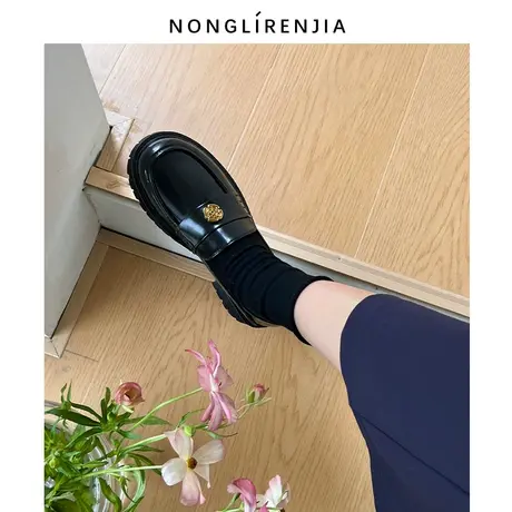 B弄里人佳大码女鞋41-43单鞋新款英伦风乐福鞋小皮鞋40 42宽胖脚图片