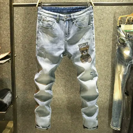 2024新款高端小熊烫钻牛仔裤男士浅蓝色破洞百搭修身弹力小脚裤子商品大图