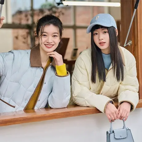 坦博尔奥莱爆款衬衫领时尚巴恩风羽绒服女轻薄短款韩版百搭外套潮图片
