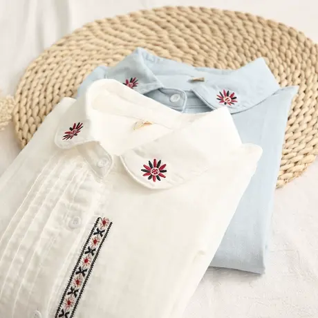 春装日系文艺绣花白色衬衫女长袖内搭娃娃领宽松纯棉双层棉纱衬衣图片