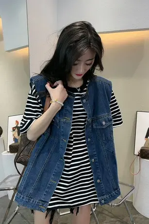 2023初秋新款圆领时尚百搭宽松显瘦无袖单排多扣牛仔马甲外套潮商品大图