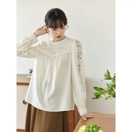 茵曼莱赛尔衬衣2023秋女装新款花边圆领灯笼袖长袖蕾丝拼接上衣图片