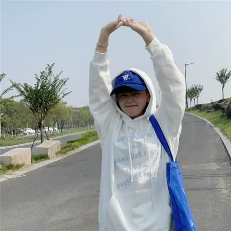 红续日系百搭字母印花白色加绒加厚连帽卫衣女2023春秋新款ins潮图片