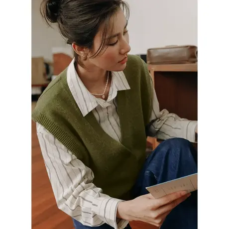 弥古绿色v领针织马甲女春秋短款毛衣开衫外套法式复古背心小马夹图片