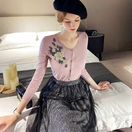 粉红大布娃娃立体花朵设计感针织衫打底商品大图